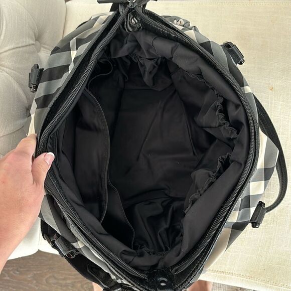 Burberry nova check diaper bag with patent strap and bottom. Like new condition - Picture 6 of 10
